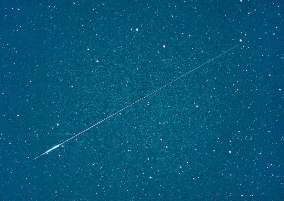 Perseid Meteor 1999 - Photo copyright Robert Reeves, San Antonio, Texas